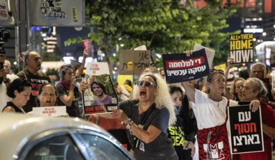 İsrailliler Tel Aviv’de yine sokaklardaydı