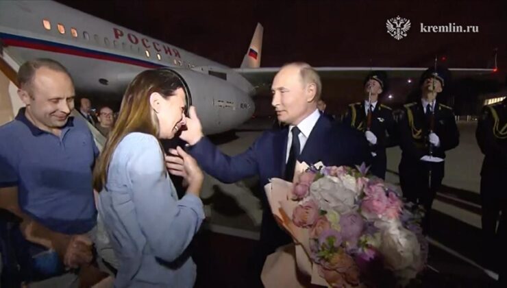 Takas operasyonuyla Rusya’ya dönenleri Putin karşıladı