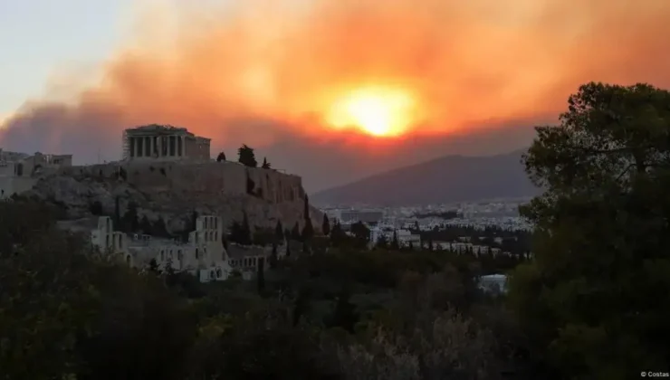 Yunanistan yanıyor! Binlerce kişi tahliye edildi