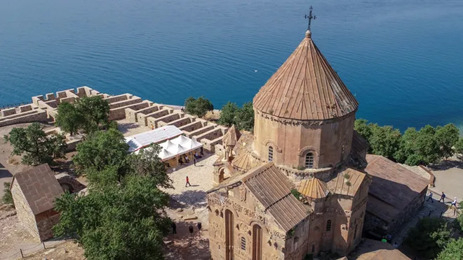 Akdamar Kilisesi’ndeki 12. ayin başladı