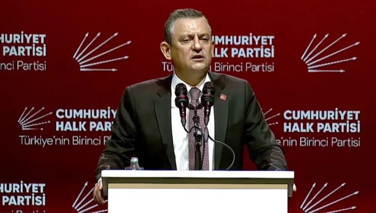 CHP’nin olağanüstü kurultayı başladı: Özgür Özel’den önemli mesajlar