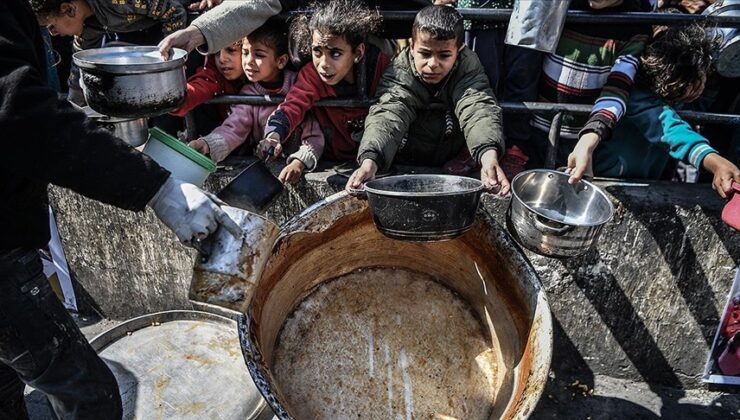 İsrail saldırıları altındaki Gazze’de bir çocuk daha “açlıktan” öldü