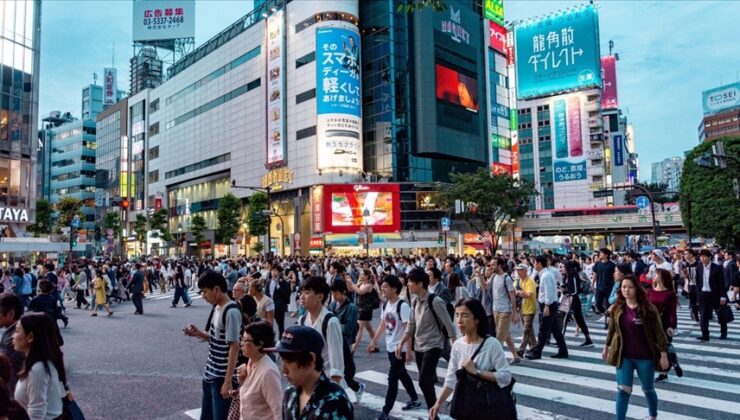 Japonlar para harcamıyor!